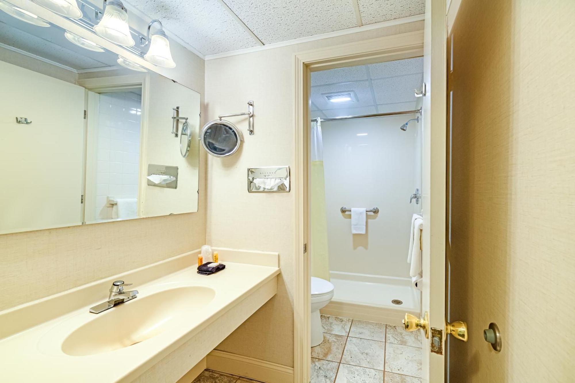 Town & Country Inn & Resort Горем Экстерьер фото