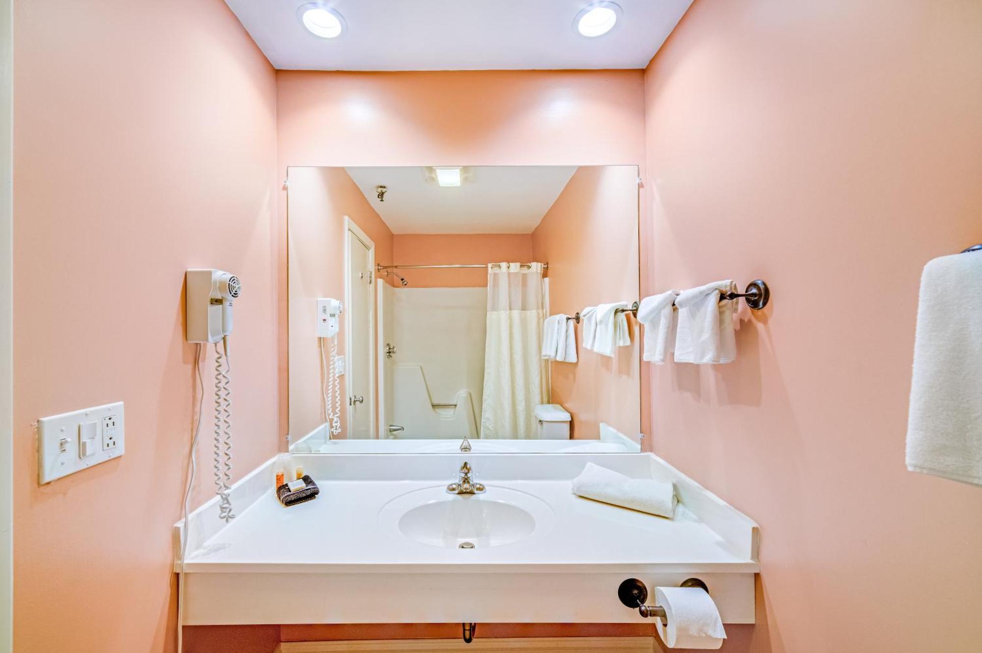 Town & Country Inn & Resort Горем Экстерьер фото